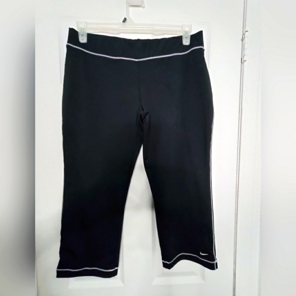 Women's Nike cropped Capri leggings